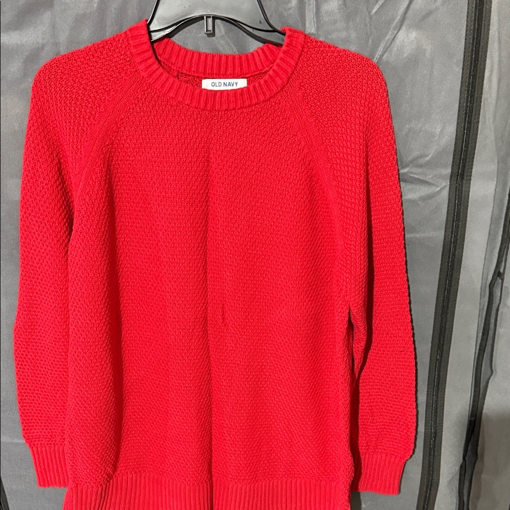 Crew neck cable sweater
